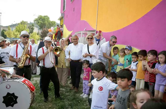 Kütahya Belediyesi Çocuk Eğlence Merkezinin açılışını gerçekleştirdi.