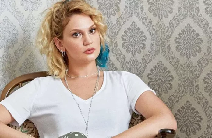 Ünlü oyuncu Farah Zeynep Abdullah yeni yaşını kutladı